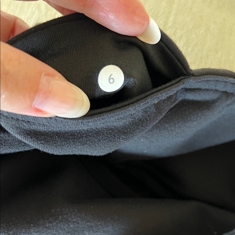 Lululemon Cropped Black Leggings EUC Size 6 - Picture 7 of 8